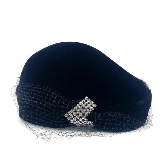 Vintage 1950s Black Velvet Evening Hat Beret Cap Rhinestone Clip With Mesh Veil - Picture 6 of 10
